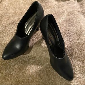 Women’s size 6 comfort plus heels